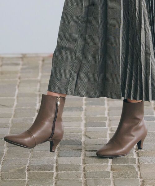 grove（グローブ）の「◆アーモンドトゥヒールブーツ（ブーツ・レディース・アイボリー/チャコールグレー/ブラック・M/L/S）」の3枚目の写真