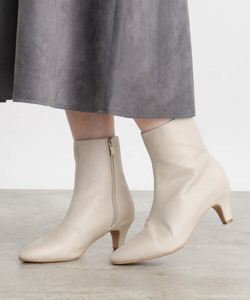 grove（グローブ）の「◆アーモンドトゥヒールブーツ（ブーツ・レディース・アイボリー/チャコールグレー/ブラック・M/L/S）」の10枚目の写真