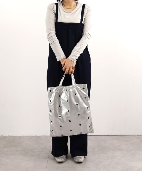 COOCO（クーコ）の「ＳＭＩＬＥＹ　フェイスシシュウメタリックサブバッグ／Ａ４対応（ハンドバッグ・レディース・ゴールド/シルバー・FREE）」の5枚目の写真