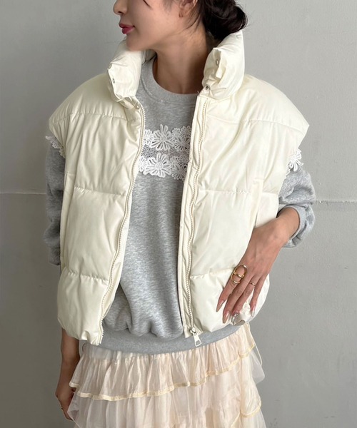 Jewelobe(ジュエローブ)の「ドロップショルダー中綿ベスト(ダウンベスト・レディース・グレー/ブラック/ピンク/ブラウン/アイボリー・FREE)」の2枚目の写真