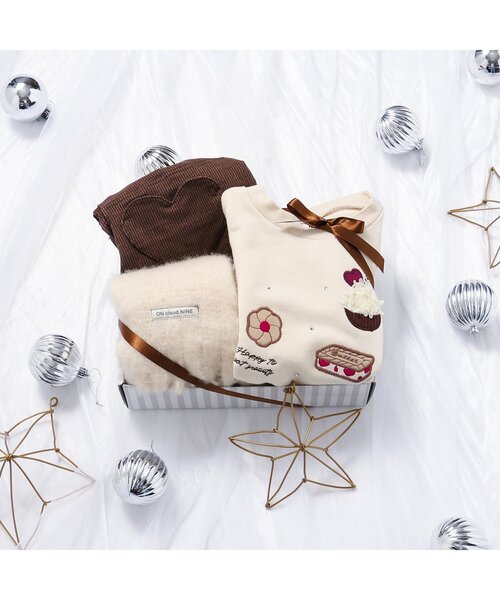 apres les cours（アプレレクール）の「スイーツ・プレゼントモチーフトレーナー（スウェット・キッズ・アイボリー/ネイビー/サーモンピンク・80/90/100/110/120/130/140）」の15枚目の写真