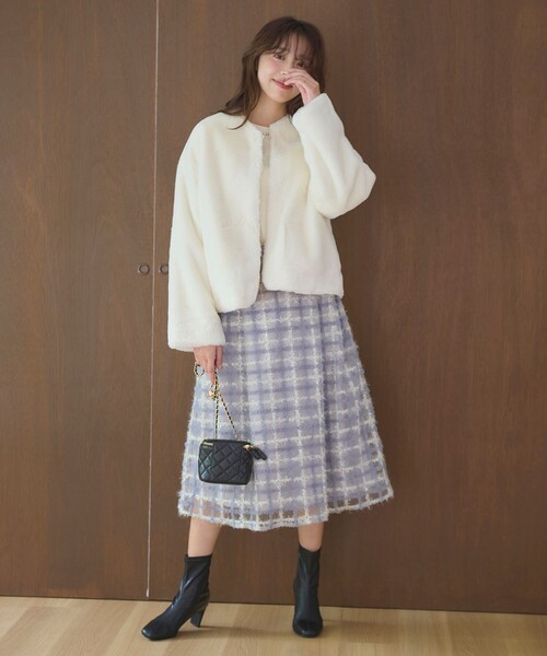 Feroux(フェルゥ)の「【洗える】ビジュー襟 プルオーバーニット(ニット/セーター・レディース・ブラック系/ピンク系/アイボリー系/ブルー系・F)」の10枚目の写真