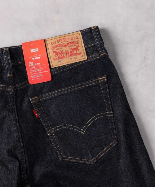 Levi's（リーバイス）の「Levi's(リーバイス)【メンズ】「WARM」「505」デニムパンツ レギュラーストレート（デニムパンツ・メンズ・ダークインディゴブルー・28inch/29inch/30inch/31inch/32inch/33inch/36inch/34inch）」の5枚目の写真