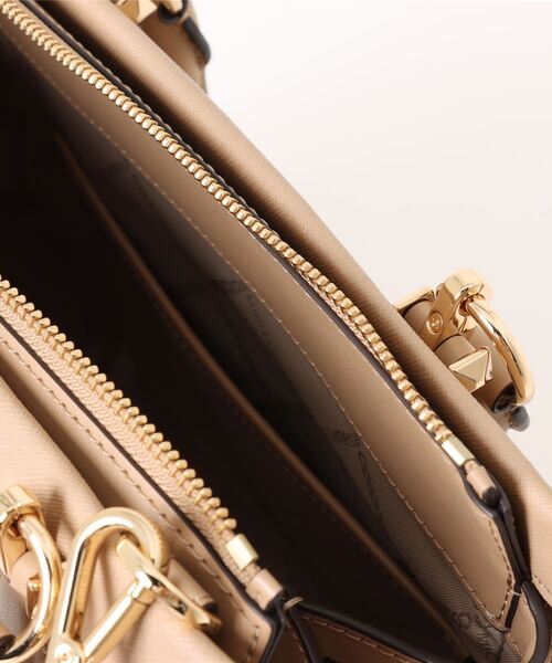 MICHAEL KORS（マイケルコース）の「MARILYN ウーヴン サフィアーノ レザー サッチェル ミディアム（ハンドバッグ・レディース・キャメル・FREE）」の3枚目の写真