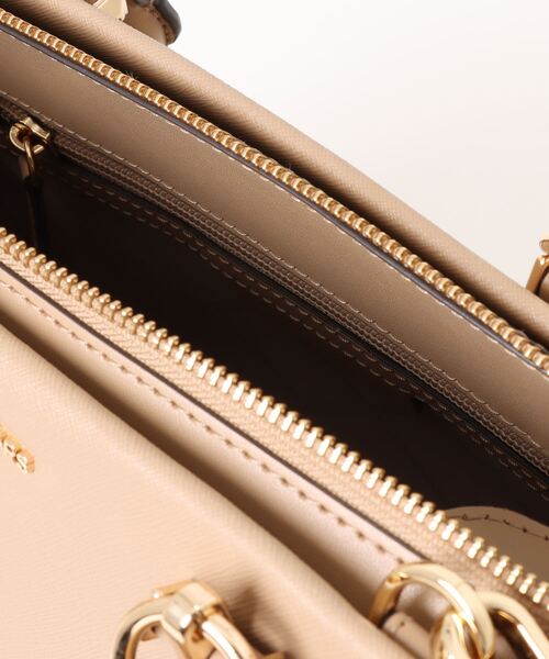 MICHAEL KORS（マイケルコース）の「MARILYN ウーヴン サフィアーノ レザー サッチェル ミディアム（ハンドバッグ・レディース・キャメル・FREE）」の4枚目の写真