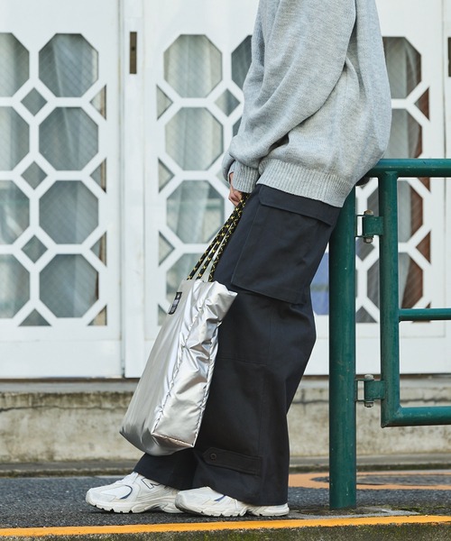 KiU（キウ）の「KiU/キウ 別注 2WAY 撥水パデッド ショルダートートバッグ（トートバッグ・メンズ・シルバー/ブラック・FREE）」の18枚目の写真