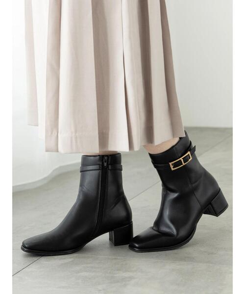 Te chichi TERRASSE(テチチテラス)の「ベルト付ミドルブーツ(ブーツ・レディース・ブラウン/オフホワイト/ブラック・M/L)」の2枚目の写真