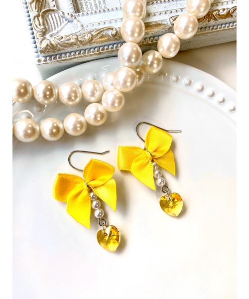 VIBGYOR(ヴィブジョー)の「【MUURABBTI】リボンとハートピアス(MA)(ピアス(両耳用)・レディース・イエロー/ブルー/パープル/ピンク・FREE)」の3枚目の写真