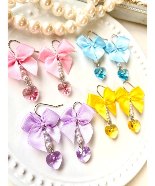 VIBGYOR(ヴィブジョー)の「【MUURABBTI】リボンとハートピアス(MA)(ピアス(両耳用)・レディース・イエロー/ブルー/パープル/ピンク・FREE)」の6枚目の写真