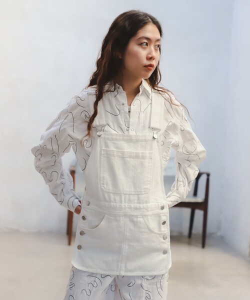 B:MING by BEAMS(ビーミングバイビームス)の「ambiance / Denim Apron(ベスト・レディース・ブラック/ホワイト/ライトブルー・ONE SIZE)」の2枚目の写真