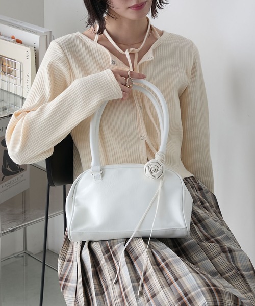 forksy.（フォルクシー）の「【forksy.】ローズチョーカー付き ミニボストンバッグ（ボストンバッグ・レディース・ブラック/ピンク/ホワイト・FREE）」の16枚目の写真