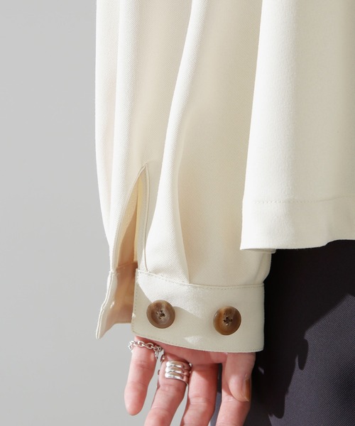 NANO universe(ナノユニバース)の「エアリーツイルショートコート(トレンチコート・レディース・ベージュ/オフホワイト・FREE)」の8枚目の写真