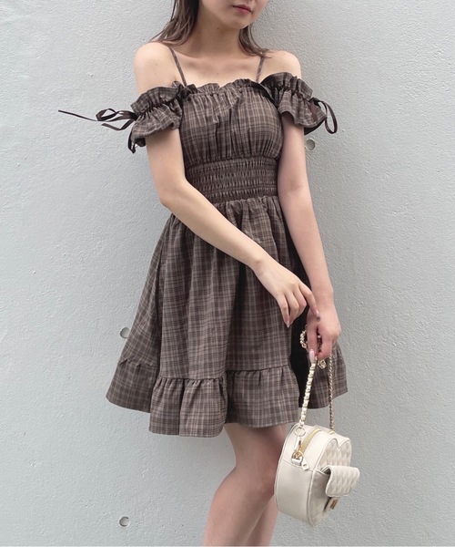 one way（ワンウェイ）の「2way肩リボンミニワンピース（ワンピース・レディース・ホワイト/ブラック/ブラック系その他/ホワイト系その他/ブルー系その他/グレー系その他/ホワイト系その他2/ブラック系その他2/ダークグリーン/ブラウン系その他/ベージュ系その他/グレー系その他2/ネイビー系/ブラック系その他3・FREE）」の10枚目の写真