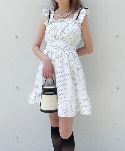 one way（ワンウェイ）の「2way肩リボンミニワンピース（ワンピース・レディース・ホワイト/ブラック/ブラック系その他/ホワイト系その他/ブルー系その他/グレー系その他/ホワイト系その他2/ブラック系その他2/ダークグリーン/ブラウン系その他/ベージュ系その他/グレー系その他2/ネイビー系/ブラック系その他3・FREE）」の4枚目の写真