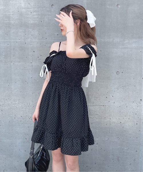 one way（ワンウェイ）の「2way肩リボンミニワンピース（ワンピース・レディース・ホワイト/ブラック/ブラック系その他/ホワイト系その他/ブルー系その他/グレー系その他/ホワイト系その他2/ブラック系その他2/ダークグリーン/ブラウン系その他/ベージュ系その他/グレー系その他2/ネイビー系/ブラック系その他3・FREE）」の7枚目の写真