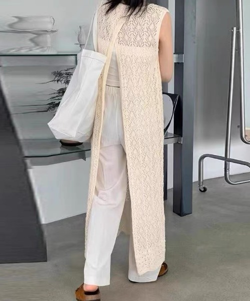 gossip!ロサンゼルス(ゴシップロサンゼルス)の「2WAY 透かし編みニット バックスリットデザイン ロングベストノースリーブ重ね着カバーアップ(ベスト・レディース・オフホワイト/ブラック・FREE)」の8枚目の写真