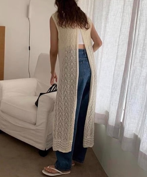 gossip!ロサンゼルス(ゴシップロサンゼルス)の「2WAY 透かし編みニット バックスリットデザイン ロングベストノースリーブ重ね着カバーアップ(ベスト・レディース・オフホワイト/ブラック・FREE)」の11枚目の写真