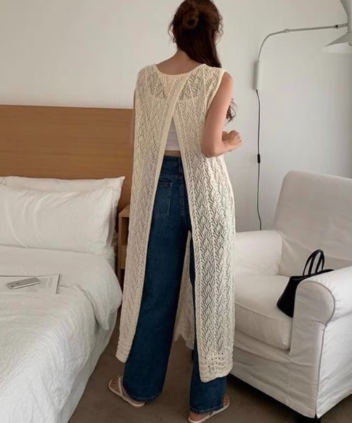 gossip!ロサンゼルス(ゴシップロサンゼルス)の「2WAY 透かし編みニット バックスリットデザイン ロングベストノースリーブ重ね着カバーアップ(ベスト・レディース・オフホワイト/ブラック・FREE)」の14枚目の写真