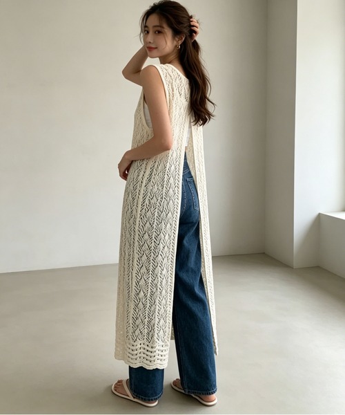 gossip!ロサンゼルス(ゴシップロサンゼルス)の「2WAY 透かし編みニット バックスリットデザイン ロングベストノースリーブ重ね着カバーアップ(ベスト・レディース・オフホワイト/ブラック・FREE)」の19枚目の写真