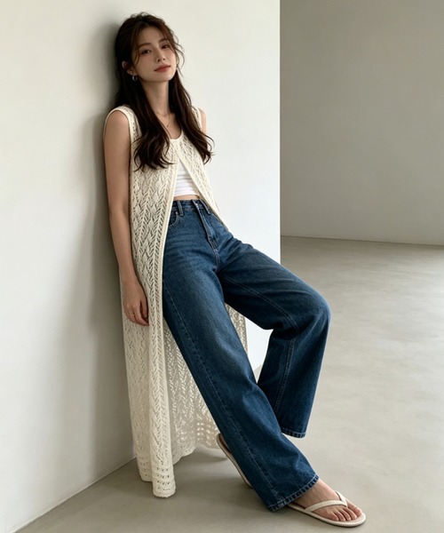 gossip!ロサンゼルス(ゴシップロサンゼルス)の「2WAY 透かし編みニット バックスリットデザイン ロングベストノースリーブ重ね着カバーアップ(ベスト・レディース・オフホワイト/ブラック・FREE)」の20枚目の写真