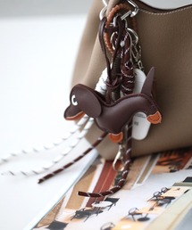 Ehre style（エーレスタイル）の「じゃらっとカワイイカバンにひと癖ダックスチャーム（キーホルダー）」