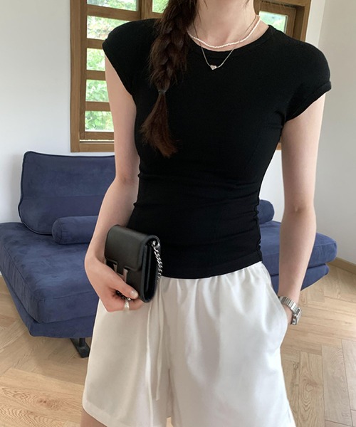 2ly2(トゥーリートゥー)の「夏コーデ万能!ストレッチ半袖トップス(Tシャツ/カットソー・レディース・ホワイト/ブラック/グレー・FREE)」の1枚目の写真