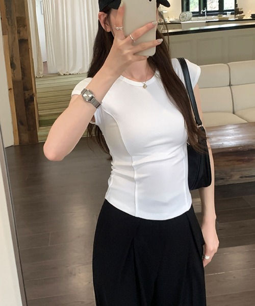 2ly2(トゥーリートゥー)の「夏コーデ万能!ストレッチ半袖トップス(Tシャツ/カットソー・レディース・ホワイト/ブラック/グレー・FREE)」の6枚目の写真