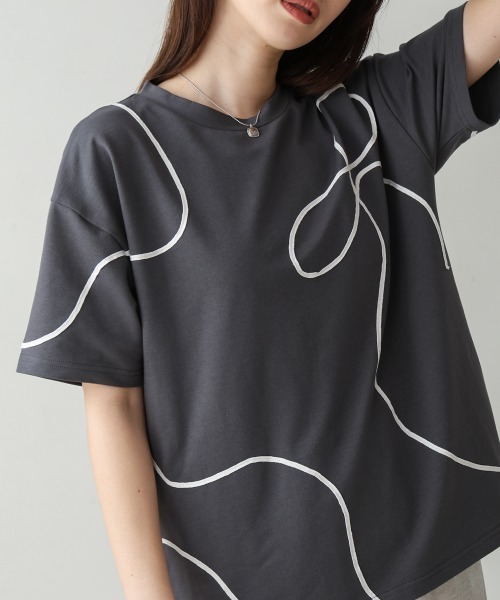 Bab(バブ)の「コード刺繍使いTシャツ(Tシャツ/カットソー・レディース・グリーン/オフホワイト/チャコールグレー・FREE)」の1枚目の写真
