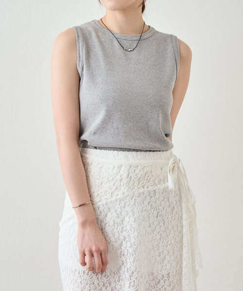 SHENERY（シーナリー）の「リブコンパクトノースリーブ（Tシャツ/カットソー・レディース・ブラック/オフホワイト/グレー/オレンジ/ブラウン/サックスブルー/ピンク/ベージュ・FREE）」の3枚目の写真