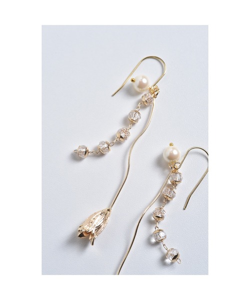 tone（トーン）の「【Astyle】ヴィンテージパール×鈴蘭ステンレスピアス(MA)（ピアス（両耳用）・レディース・ゴールド・FREE）」の5枚目の写真
