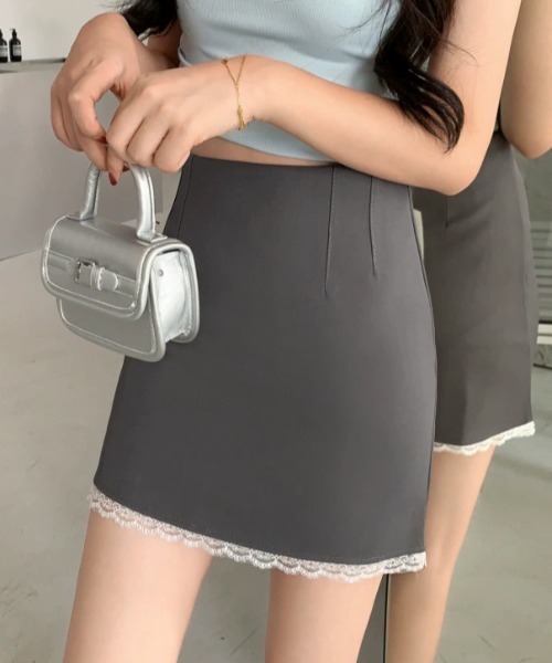 WEGO（ウィゴー）の「WEGO/インナーパンツ付き裾レースタイトスカート（スカート・レディース・グレー/ブラック・SMALL/MEDIUM）」の2枚目の写真