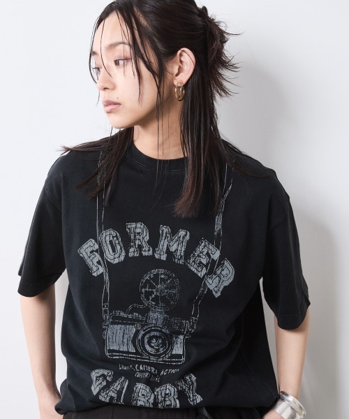 CHIC STYLE(シックスタイル)の「綿100%ピグメント染グラフィックプリントTシャツ<大きいサイズ有>シックスタイル(Tシャツ/カットソー・レディース・ネイビー/スミクロ・M/L/LL/3L/4L/5L)」の1枚目の写真