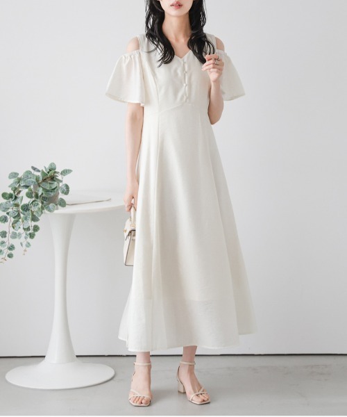 AMELY(エミリー)の「ショルダースリットフレアワンピース(ワンピース・レディース・ブラック/アイボリー/カーキブラウン・フリー)」の2枚目の写真