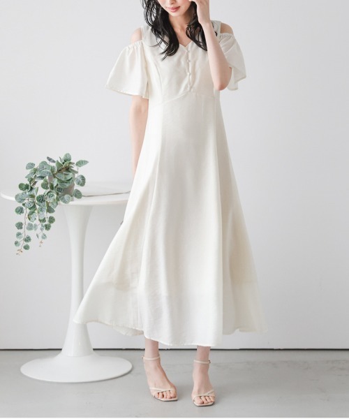 AMELY(エミリー)の「ショルダースリットフレアワンピース(ワンピース・レディース・ブラック/アイボリー/カーキブラウン・フリー)」の15枚目の写真