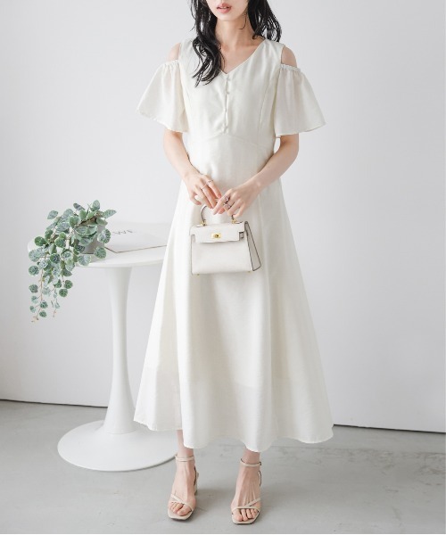 AMELY(エミリー)の「ショルダースリットフレアワンピース(ワンピース・レディース・ブラック/アイボリー/カーキブラウン・フリー)」の18枚目の写真