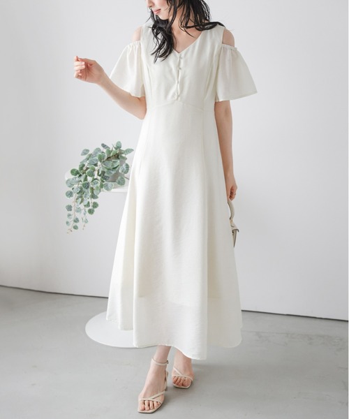 AMELY(エミリー)の「ショルダースリットフレアワンピース(ワンピース・レディース・ブラック/アイボリー/カーキブラウン・フリー)」の19枚目の写真