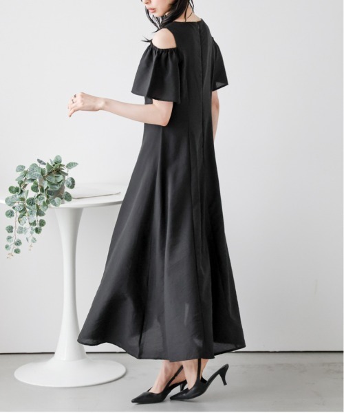 AMELY(エミリー)の「ショルダースリットフレアワンピース(ワンピース・レディース・ブラック/アイボリー/カーキブラウン・フリー)」の21枚目の写真