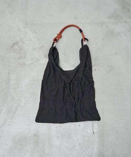 coen（コーエン）の「2WAYパラコードギャザーハンドバッグ（S）（ハンドバッグ・レディース・ブラック/ベージュ/レッド/オリーブ/その他1・FREE）」の2枚目の写真