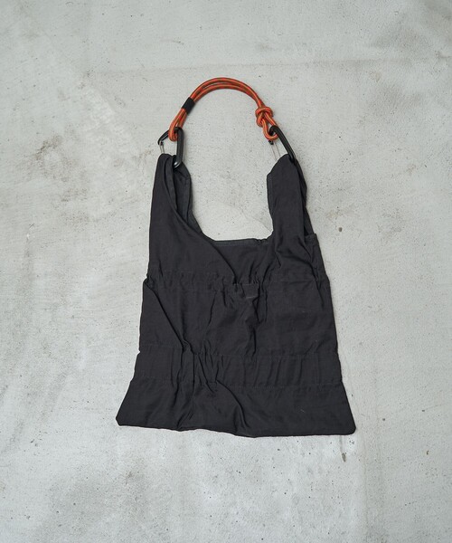 coen（コーエン）の「2WAYパラコードギャザーハンドバッグ（S）（ハンドバッグ・レディース・ブラック/ベージュ/レッド/オリーブ/その他1・FREE）」の7枚目の写真