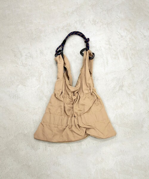 coen（コーエン）の「2WAYパラコードギャザーハンドバッグ（S）（ハンドバッグ・レディース・ブラック/ベージュ/レッド/オリーブ/その他1・FREE）」の8枚目の写真