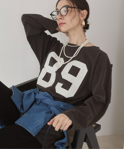 ANGIE（アンジー）の「ナンバリング フットボール ロンT（Tシャツ/カットソー・レディース・アイボリー/スミクロ/ブラウン・FREE）」の2枚目の写真