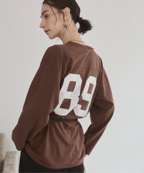 ANGIE（アンジー）の「ナンバリング フットボール ロンT（Tシャツ/カットソー・レディース・アイボリー/スミクロ/ブラウン・FREE）」の4枚目の写真