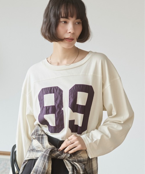 ANGIE（アンジー）の「ナンバリング フットボール ロンT（Tシャツ/カットソー・レディース・アイボリー/スミクロ/ブラウン・FREE）」の6枚目の写真