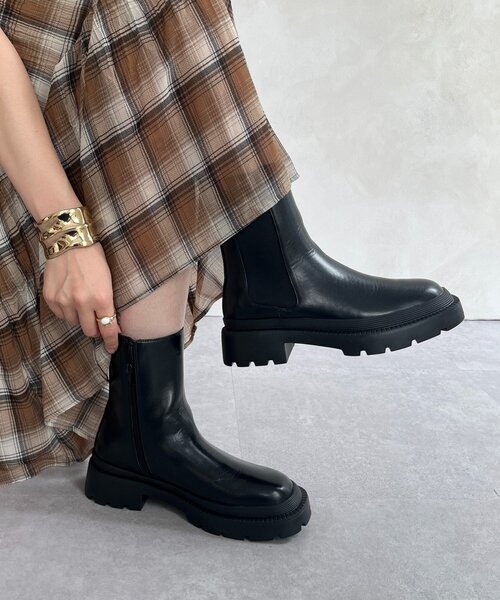 DouDou(ドゥドゥ)の「サイドゴアタンクショートブーツ(ブーツ・レディース・ブラック・MEDIUM/SMALL/LARGE)」の1枚目の写真