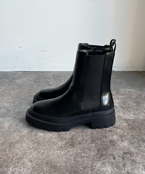 DouDou(ドゥドゥ)の「サイドゴアタンクショートブーツ(ブーツ・レディース・ブラック・MEDIUM/SMALL/LARGE)」の5枚目の写真