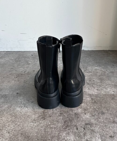 DouDou(ドゥドゥ)の「サイドゴアタンクショートブーツ(ブーツ・レディース・ブラック・MEDIUM/SMALL/LARGE)」の6枚目の写真