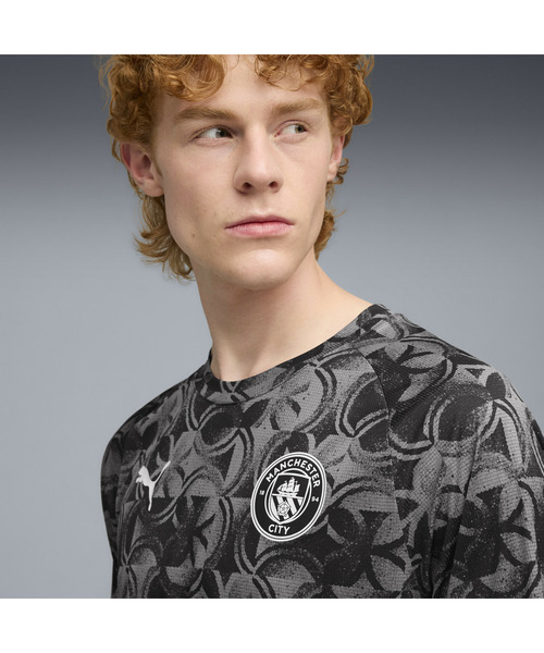 PUMA（プーマ）の「PUMA プーマ メンズ 2025-26 マンチェスターシティ FC プレマッチ 半袖 シャツ（Tシャツ/カットソー・メンズ・ブラック/グリーン系その他/グリーン系その他6・X-LARGE/X-SMALL/LARGE/MEDIUM/SMALL）」の16枚目の写真