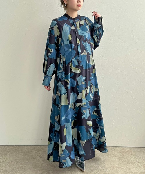 LHELBIE（レルビエ）の「ラフペイントワンピース（ワンピース・レディース・グレイッシュベージュ/ブラック/イエロー・M）」の2枚目の写真