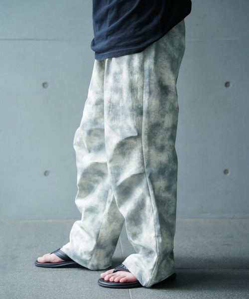 RATTLE TRAP(ラトルトラップ)の「フェイクレザーライクワンタックワイドイージーパンツ(その他パンツ・メンズ・オフホワイト/ブラック・L/M)」の3枚目の写真