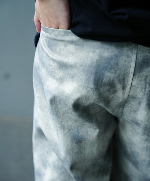 RATTLE TRAP(ラトルトラップ)の「フェイクレザーライクワンタックワイドイージーパンツ(その他パンツ・メンズ・オフホワイト/ブラック・L/M)」の5枚目の写真